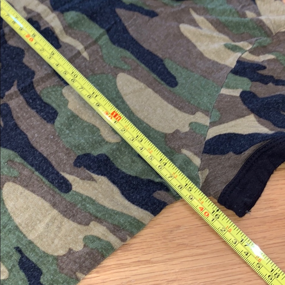 ATTICUTE~ Size S~Stretch Camo Shorty T-shirt ~ - Picture 7 of 10